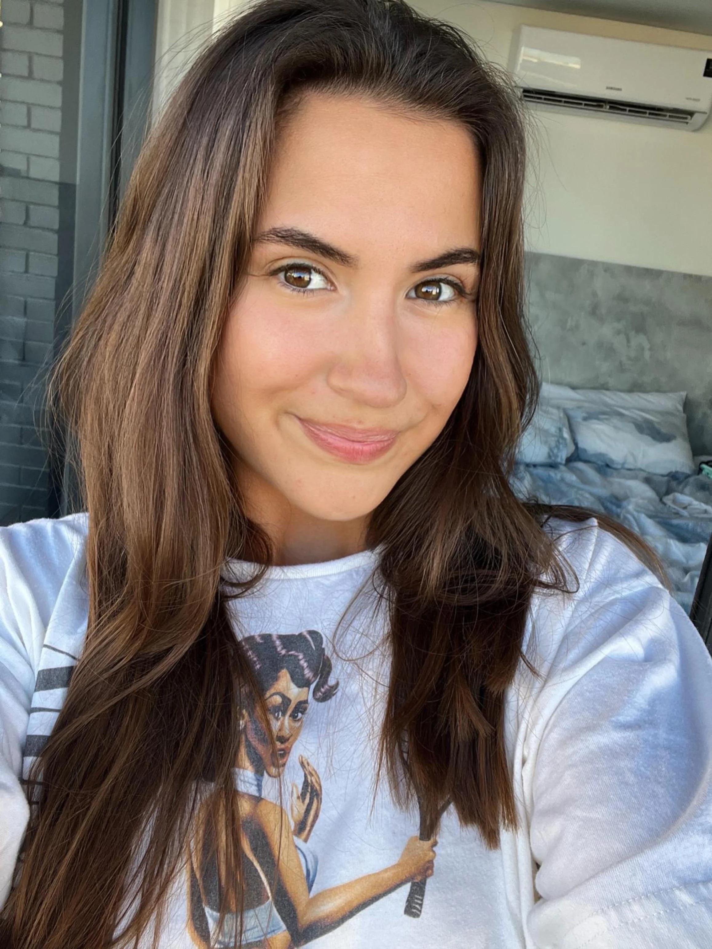 be honest. am i pretty? F27 picture 1 of 1