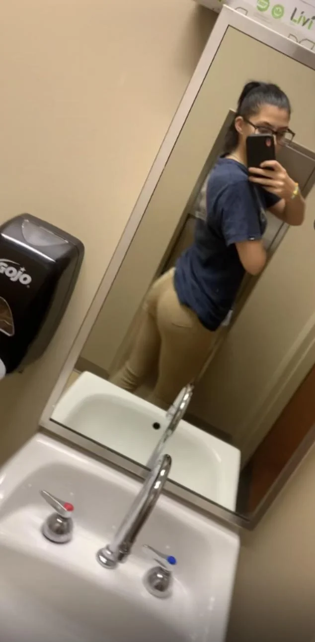 Am I Sexy?😝Inbox me picture 1 of 1