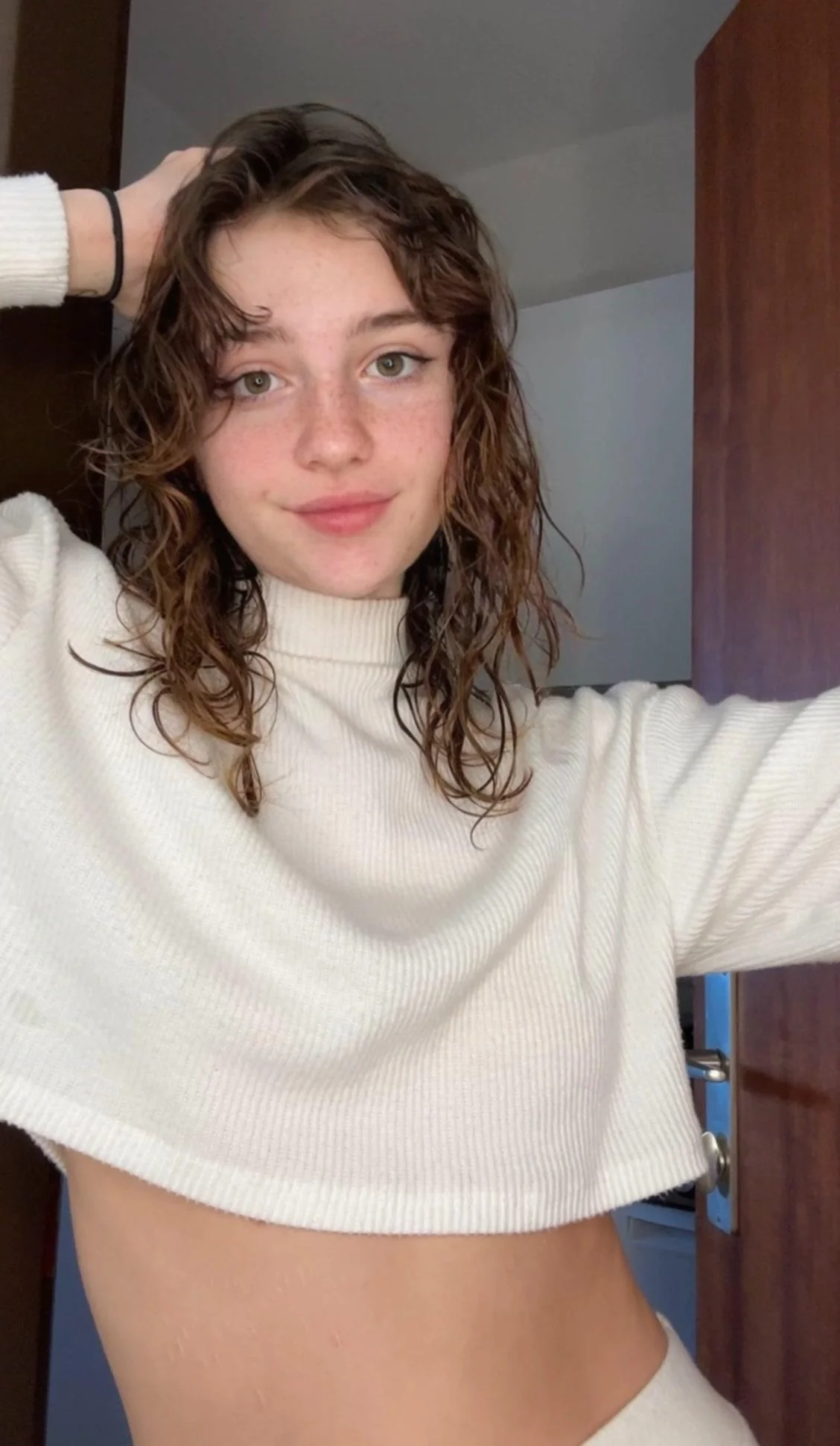 f18 i keep questioning if i really look hot picture 1 of 1