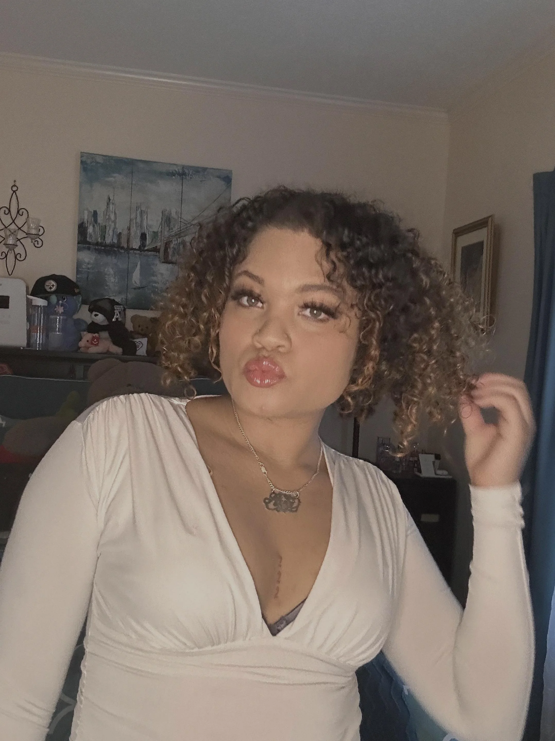 just a happy student taking bedroom selfies picture 1 of 1