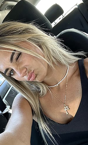 am I hot or a cutie? f19'