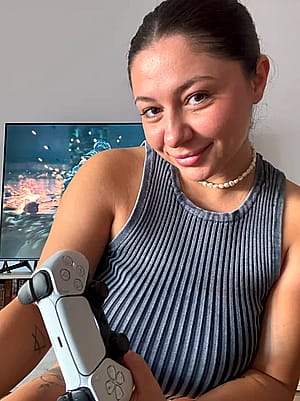 would you like sexy gaming session with my controllers..'