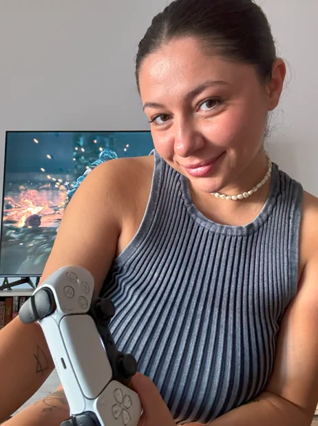would you like sexy gaming session with my controllers.. picture 1 of 1