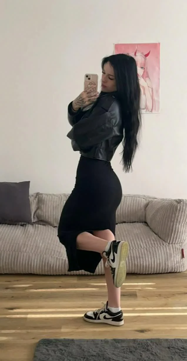 i keep wondering if my look is worth noticing picture 1 of 1