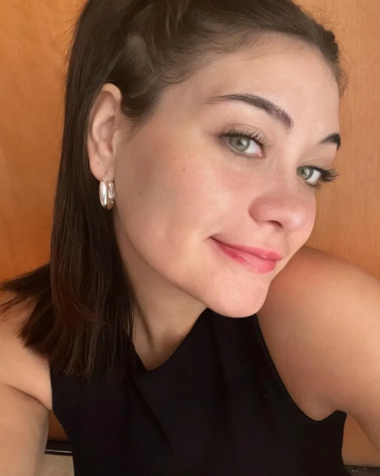 just finished prepping myself for a quick nights out, i feel so pretty picture 1 of 1