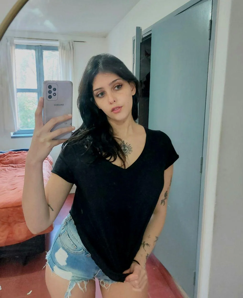 Am i hot or not? Be honest F19 picture 1 of 1