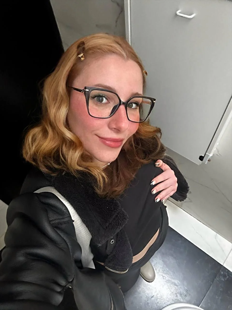 Tried something different with my hair today, thoughts? picture 1 of 1