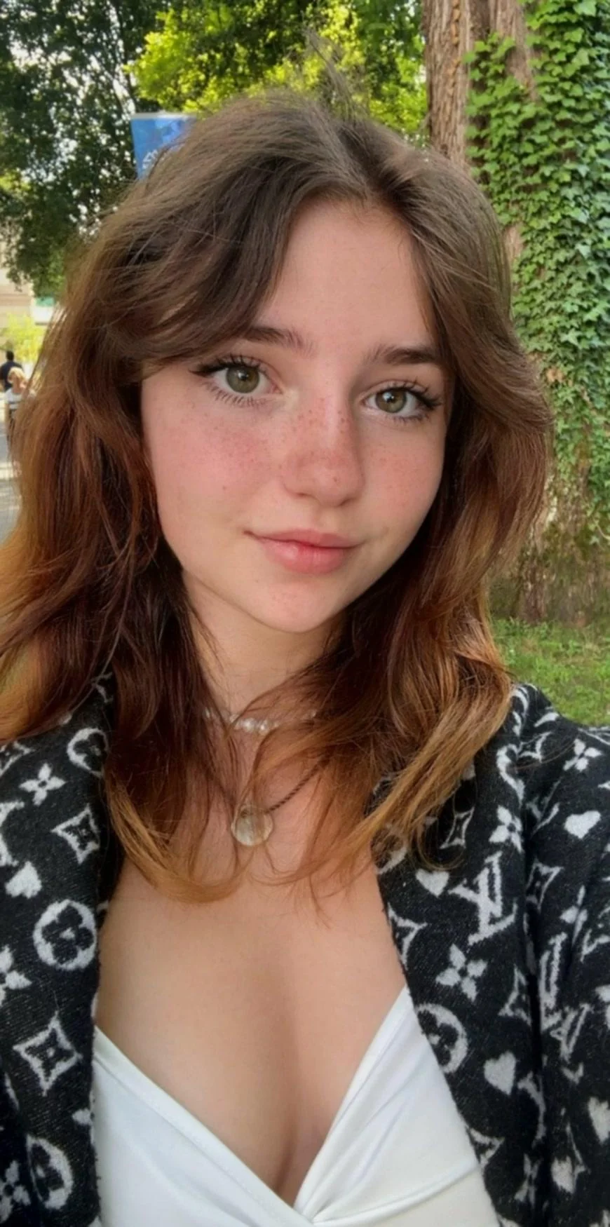f18 be honest do i look hot rn? picture 1 of 1