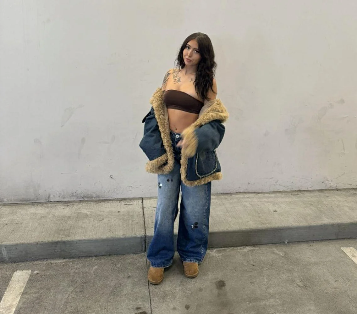 Can I look sexy without showing skin? picture 1 of 1