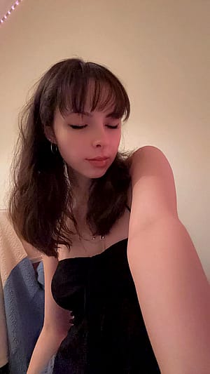 Am I hot in this top ? F19'