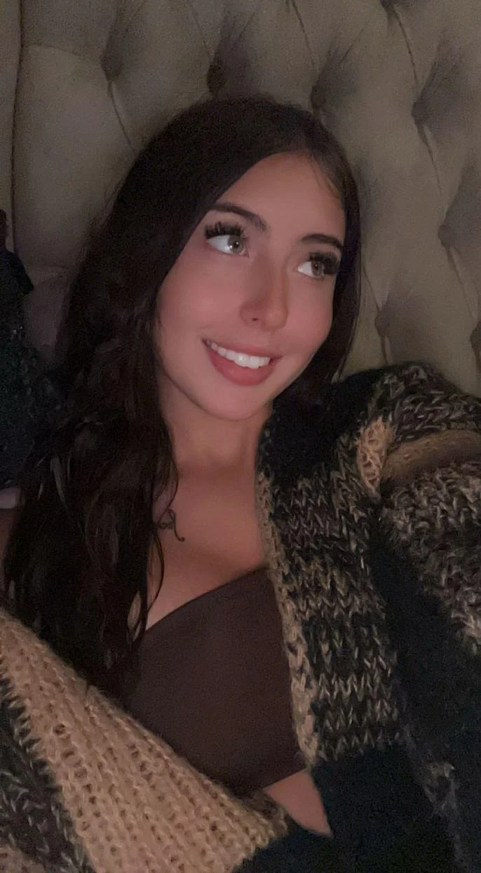 Do you think I look gorgeous picture 1 of 1