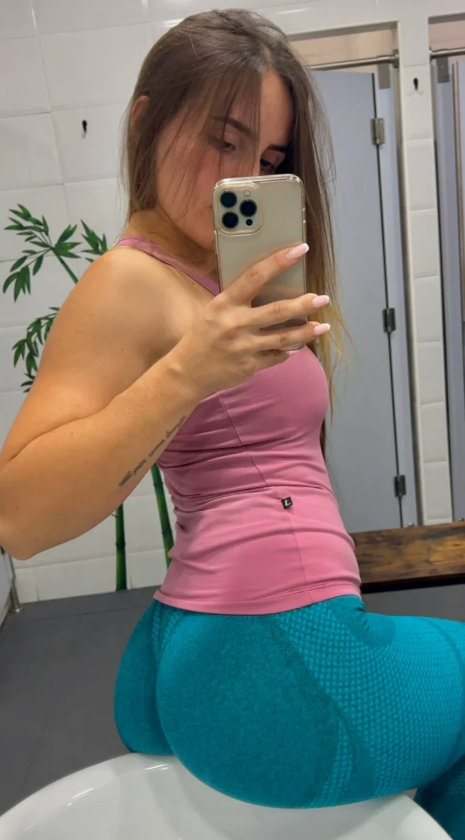 I'm feeling classy in this gym outfit. picture 1 of 1