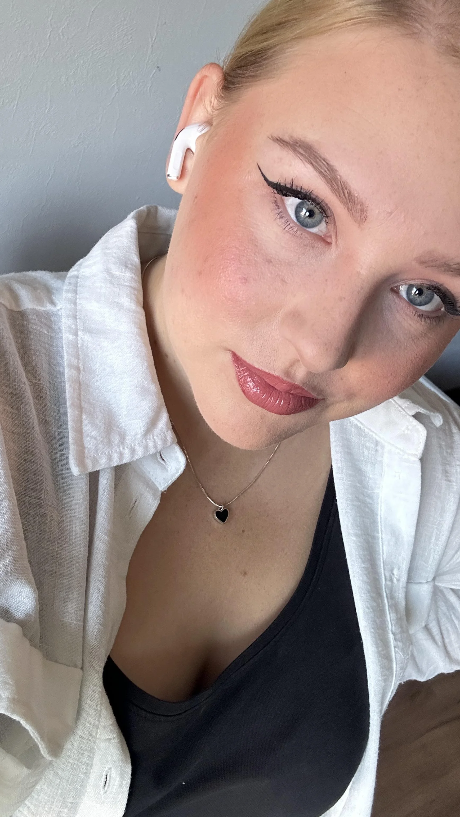 A little tease never hurt anyone, or did it. picture 1 of 1
