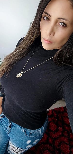 I am captivating ! You will have a lot of fun with me.'