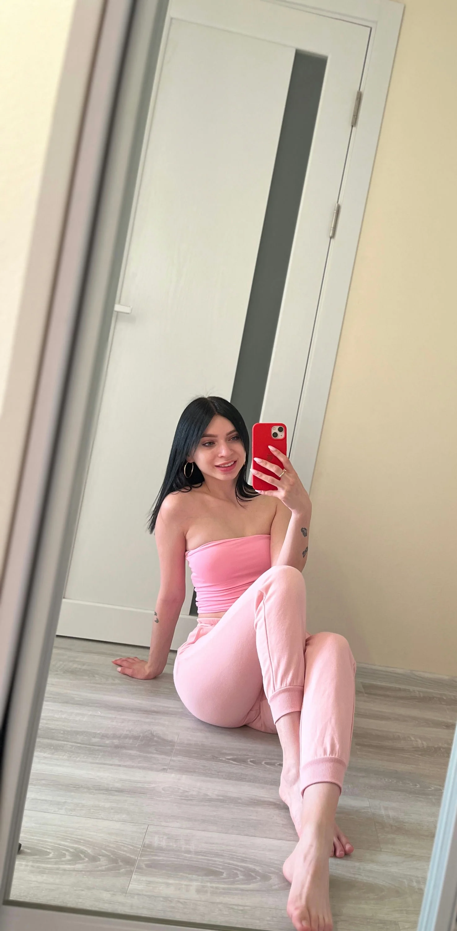 Do you think I'm hot in this mirror selfie? F19 picture 1 of 1