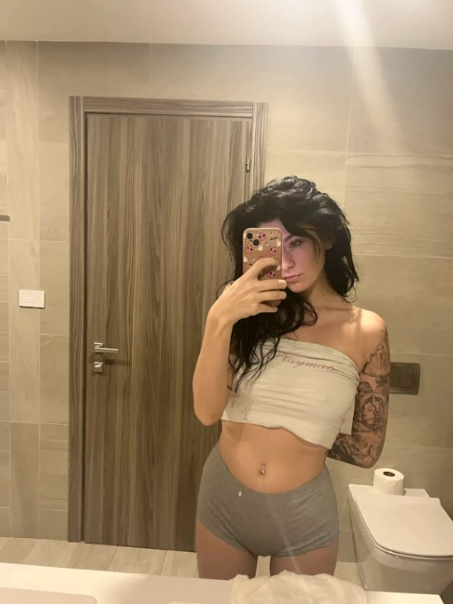Sexy enough to ask me out on a date? picture 1 of 1
