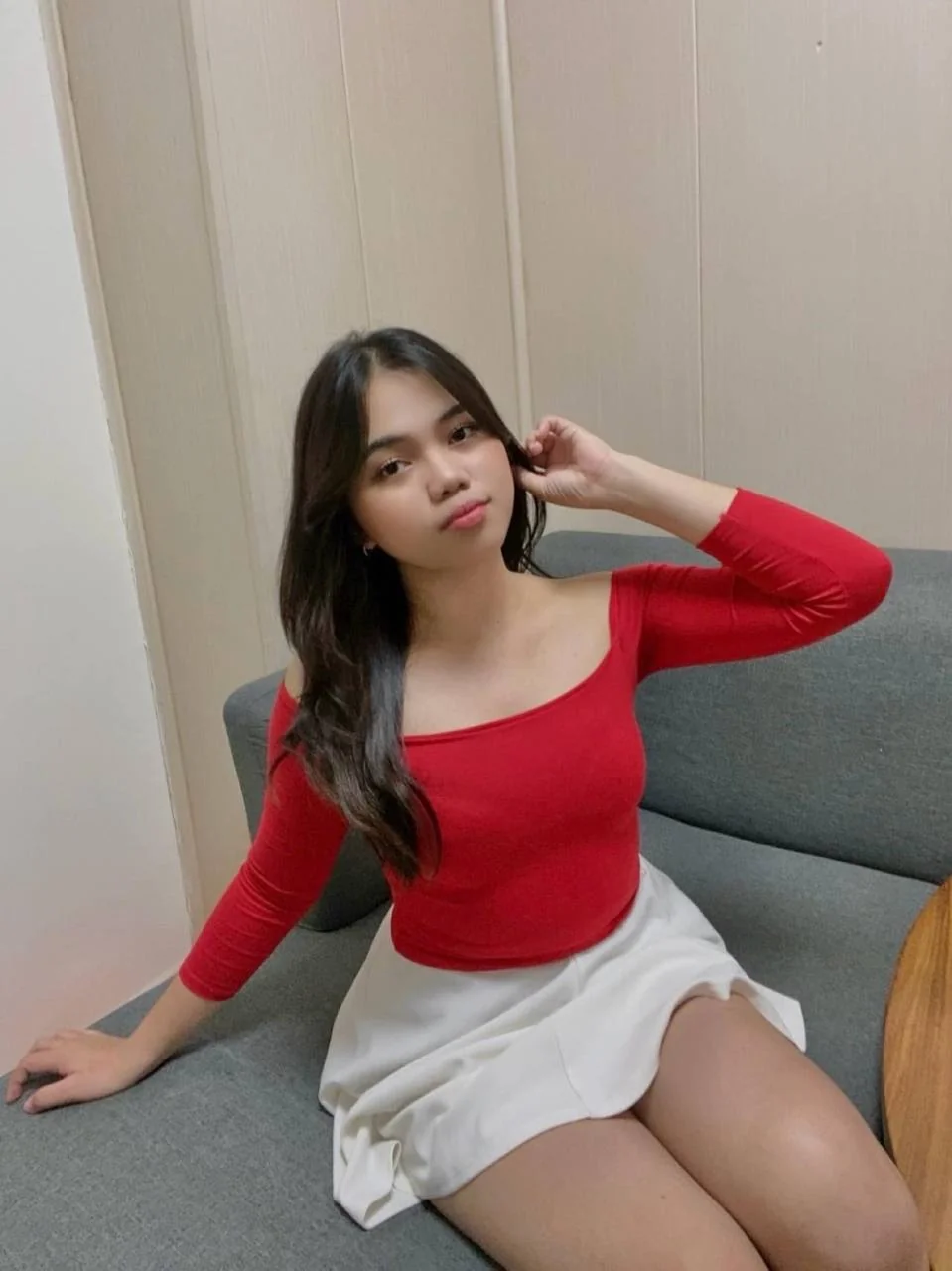 Filipina with beauty and brain picture 1 of 1