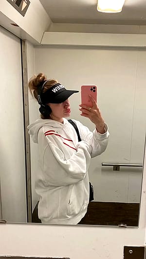 Feeling sexy and ready to make you smile.'
