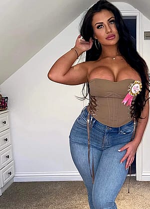 For guys who like thicc girls in jeans'