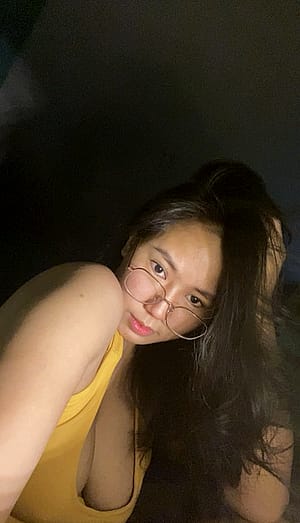 f23... Do you think i'm hot?'
