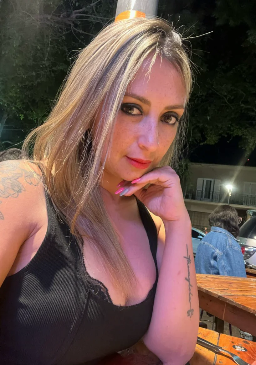 I can’t stop thinking about whether I look hot. picture 1 of 1