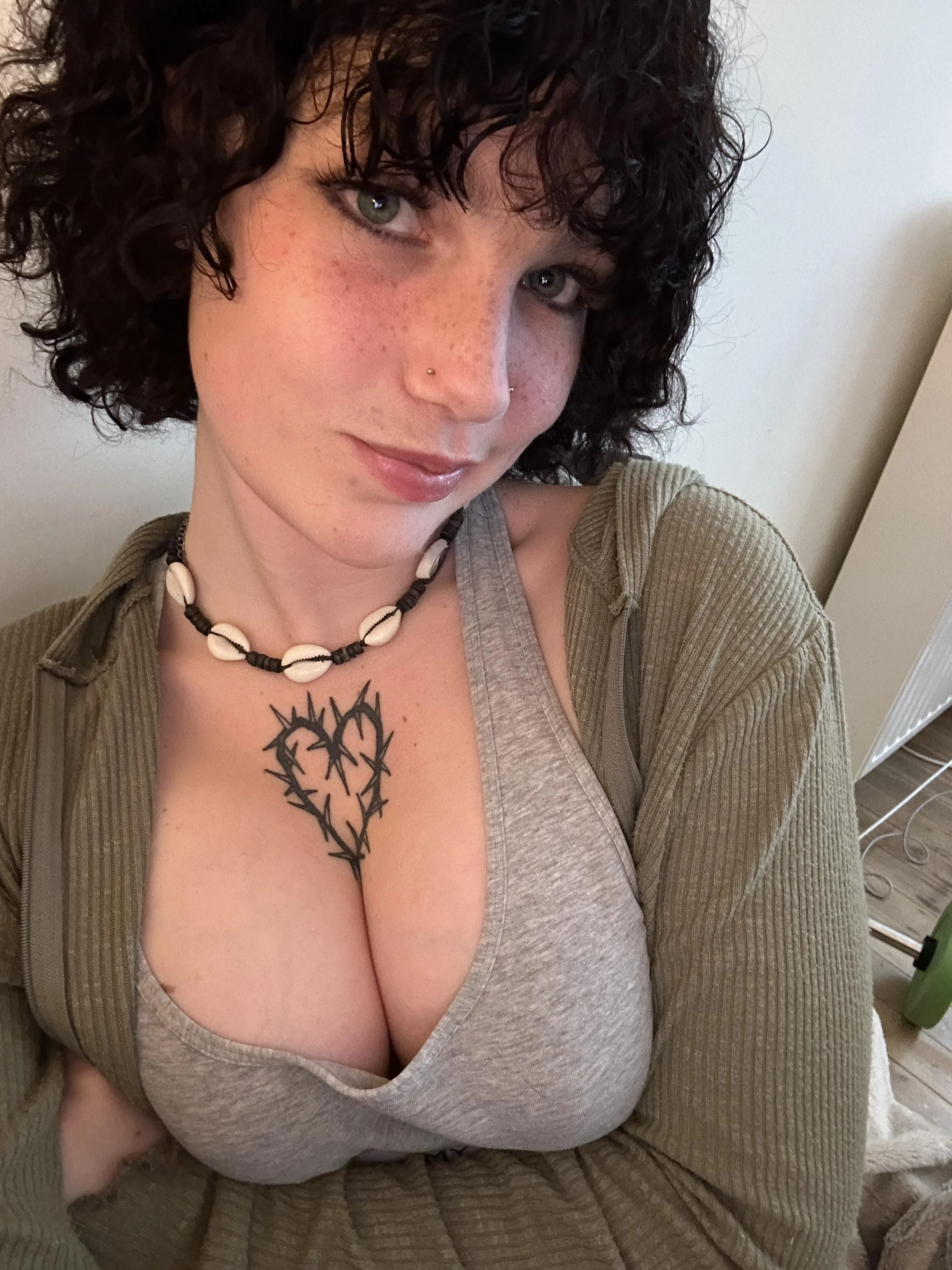 Am I hot or cute ? picture 1 of 1