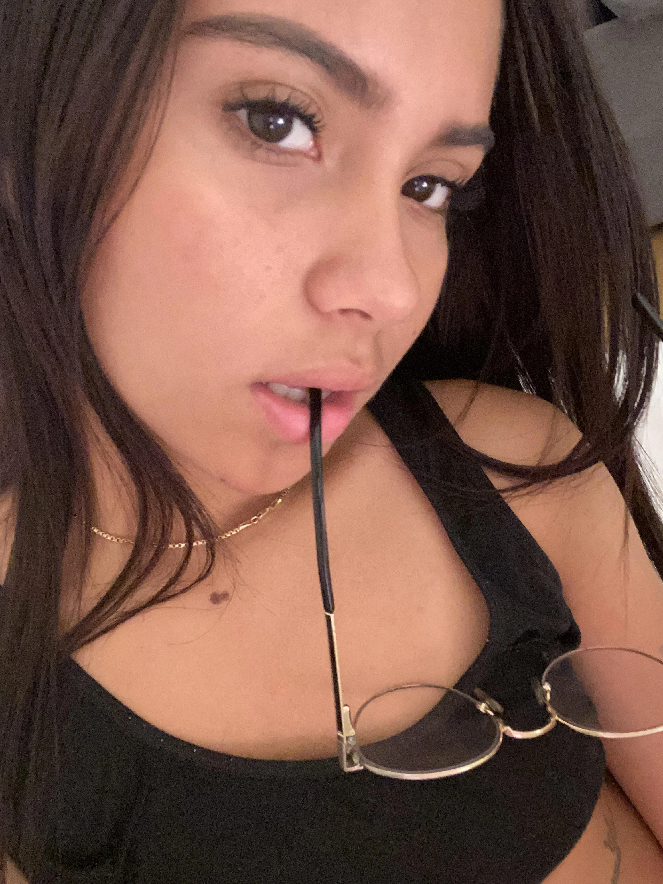 a white, sexy girl that's guaranteed to make your day.. picture 1 of 1