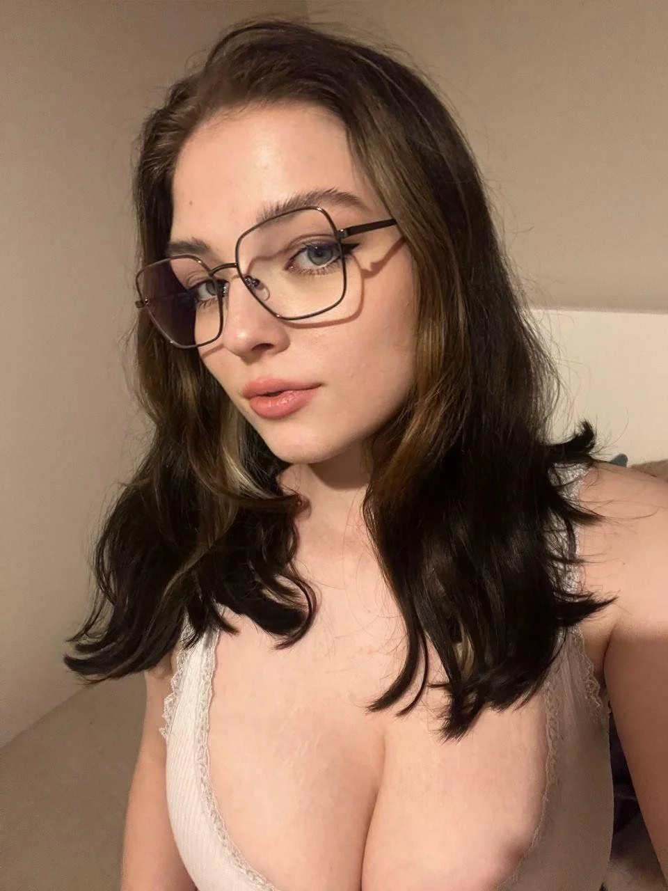 Am I hot enough for a date? F18 picture 1 of 1