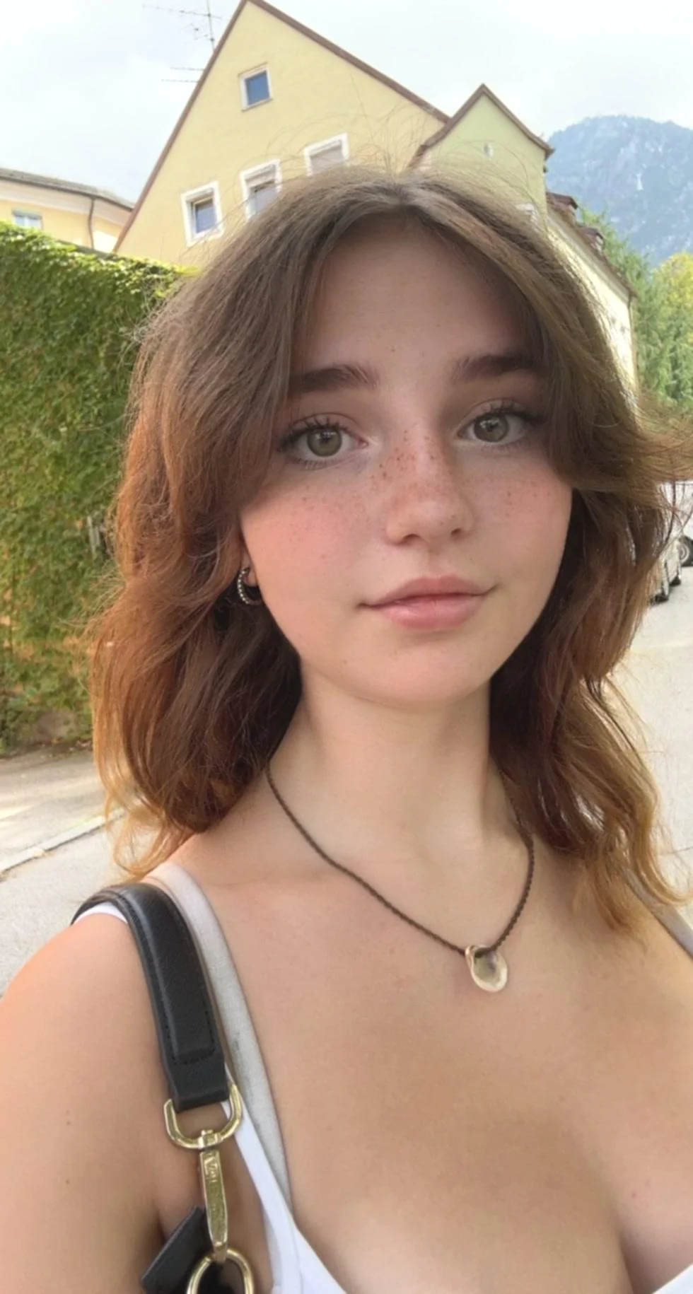 i keep wondering if my look even catches eyes picture 1 of 1