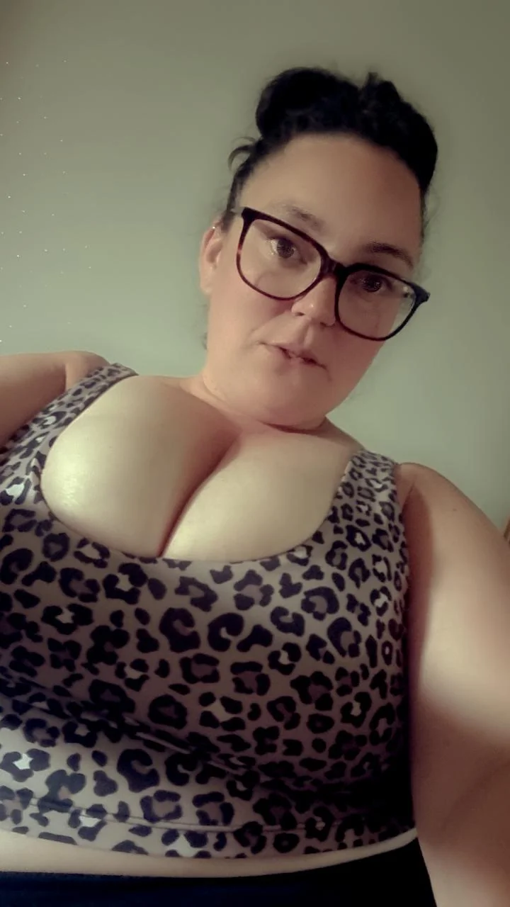 Be honest, am I hot for a 40yo mom of 3? picture 1 of 1
