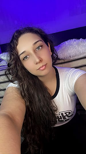 do i fall in the hot category or cute? F19'