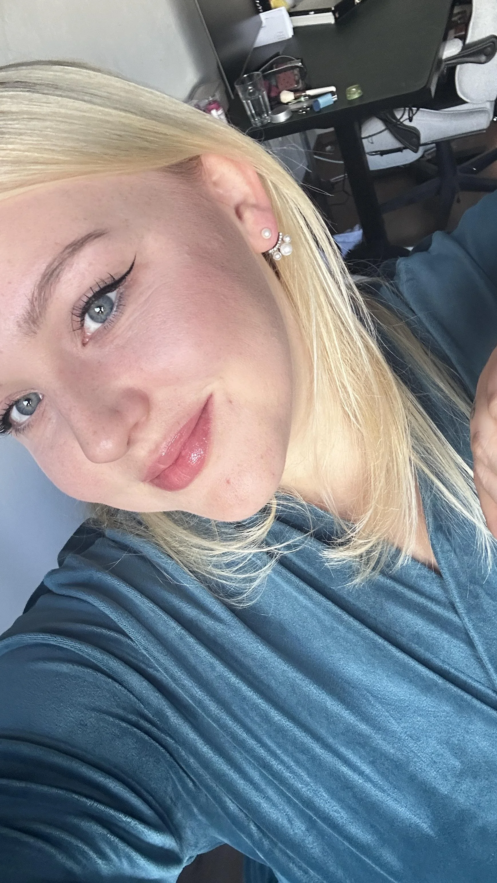 Guess who’s got a little something for your eyes only. picture 1 of 1