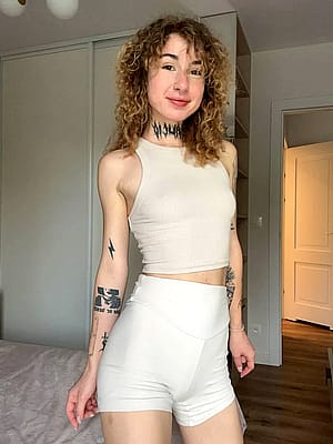 23 year old girls are very hot aren't they'