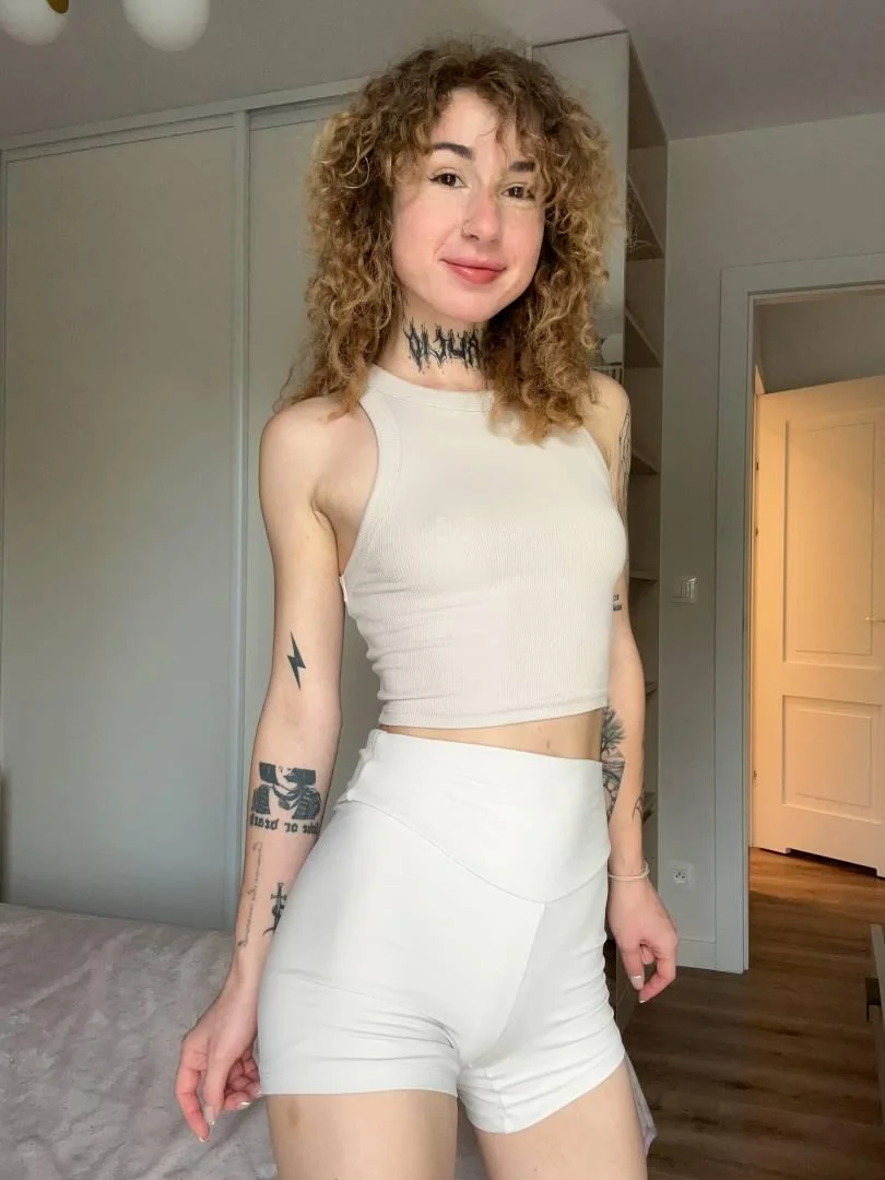 23 year old girls are very hot aren't they picture 1 of 1