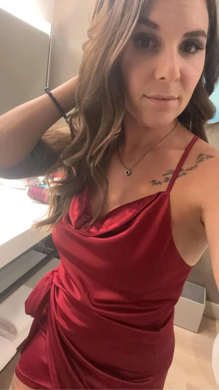 Do I look sexy on this red dress? picture 1 of 1