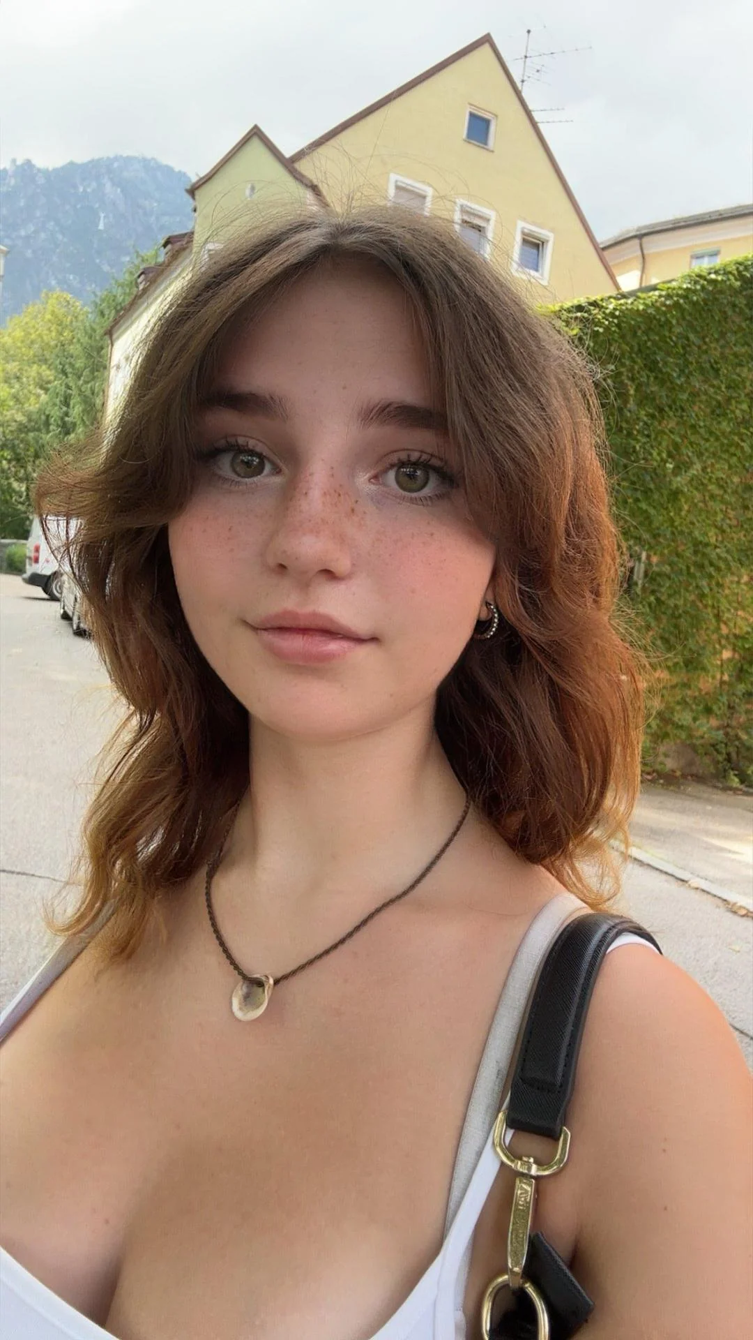 i always wonder if my look is just too simple picture 1 of 1