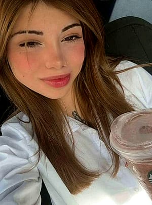 Just a girl with a love for lattes and sunkissed skin who’s with me'