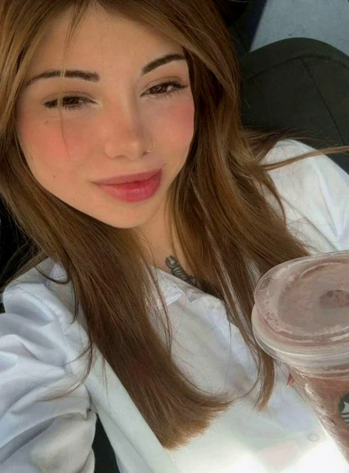 Just a girl with a love for lattes and sunkissed skin who’s with me picture 1 of 1