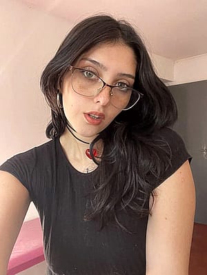 still a cutie even without makeup?'