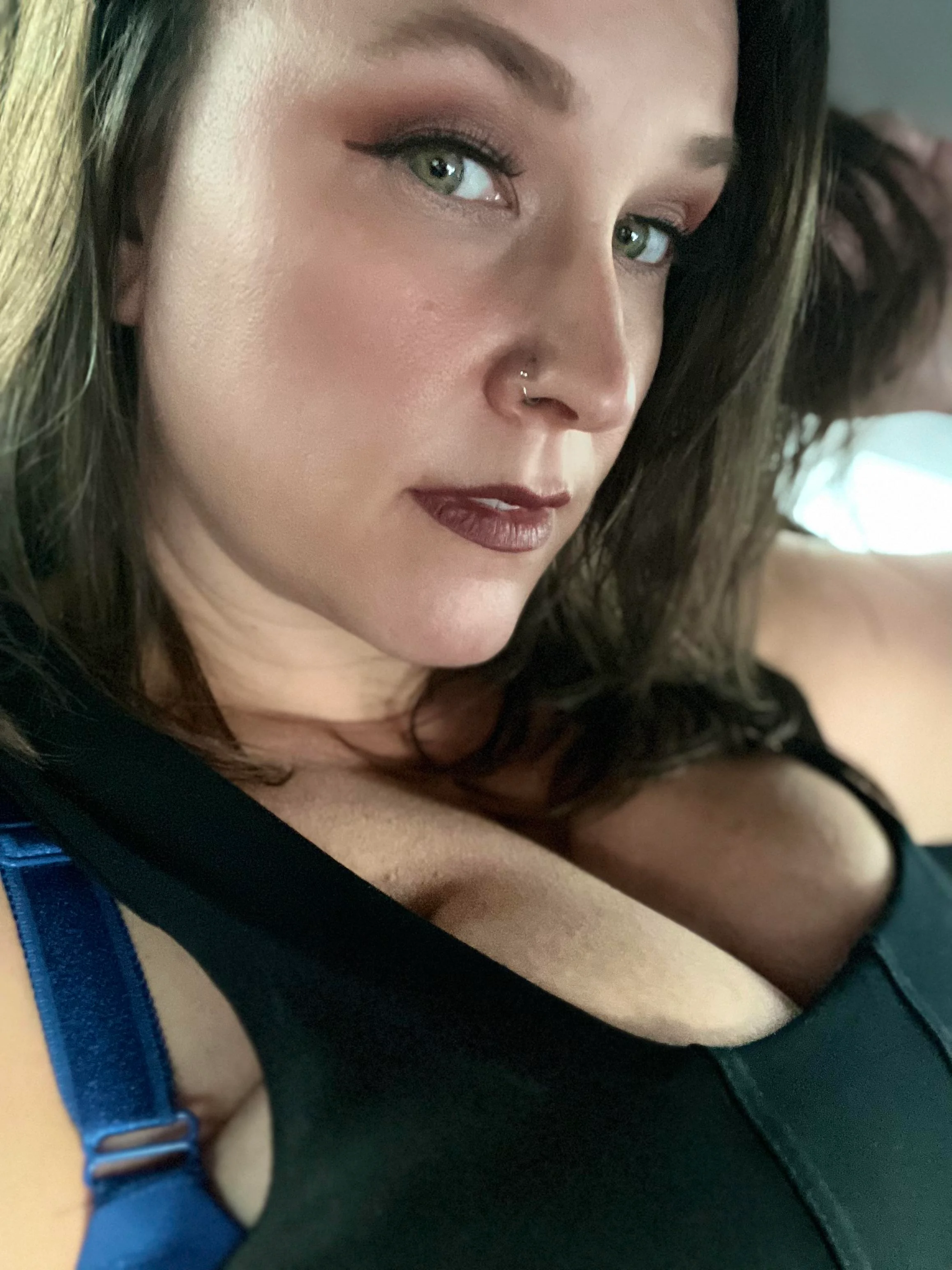 Love how this makeup compliments my eyes picture 1 of 2