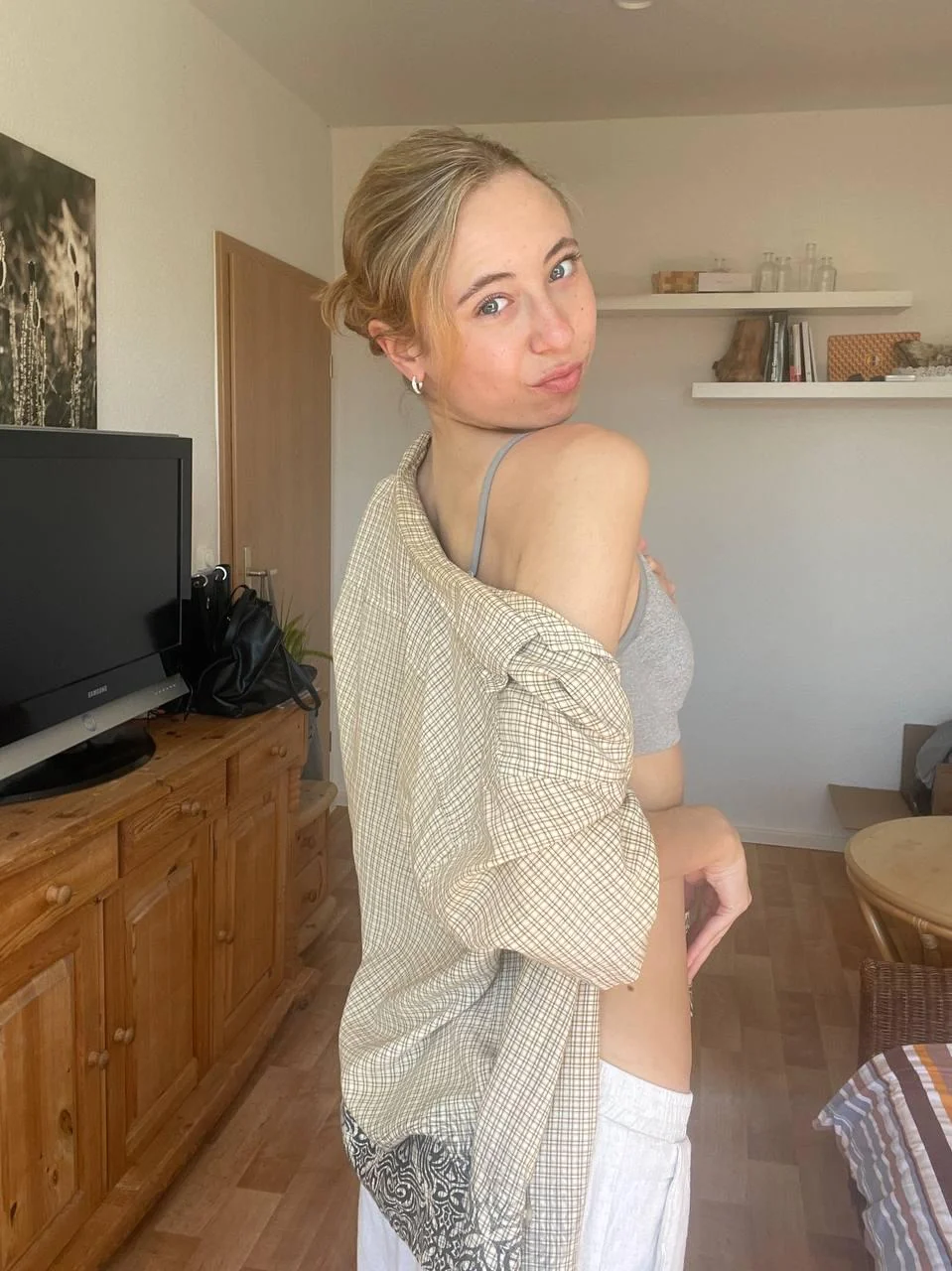 Do you find me gorgeous enough? <3 picture 1 of 1