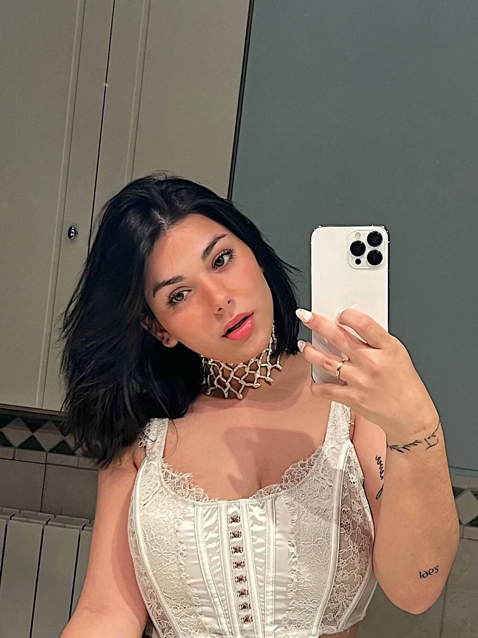 feeling bold, feeling beautiful picture 1 of 1