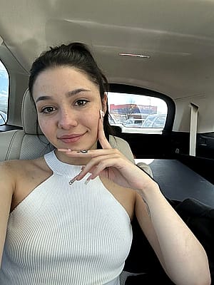 selfie while on my way to school, do I look cute? <3 <3'