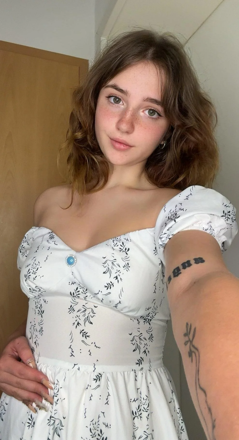 i wonder if my look is just too basic picture 1 of 1