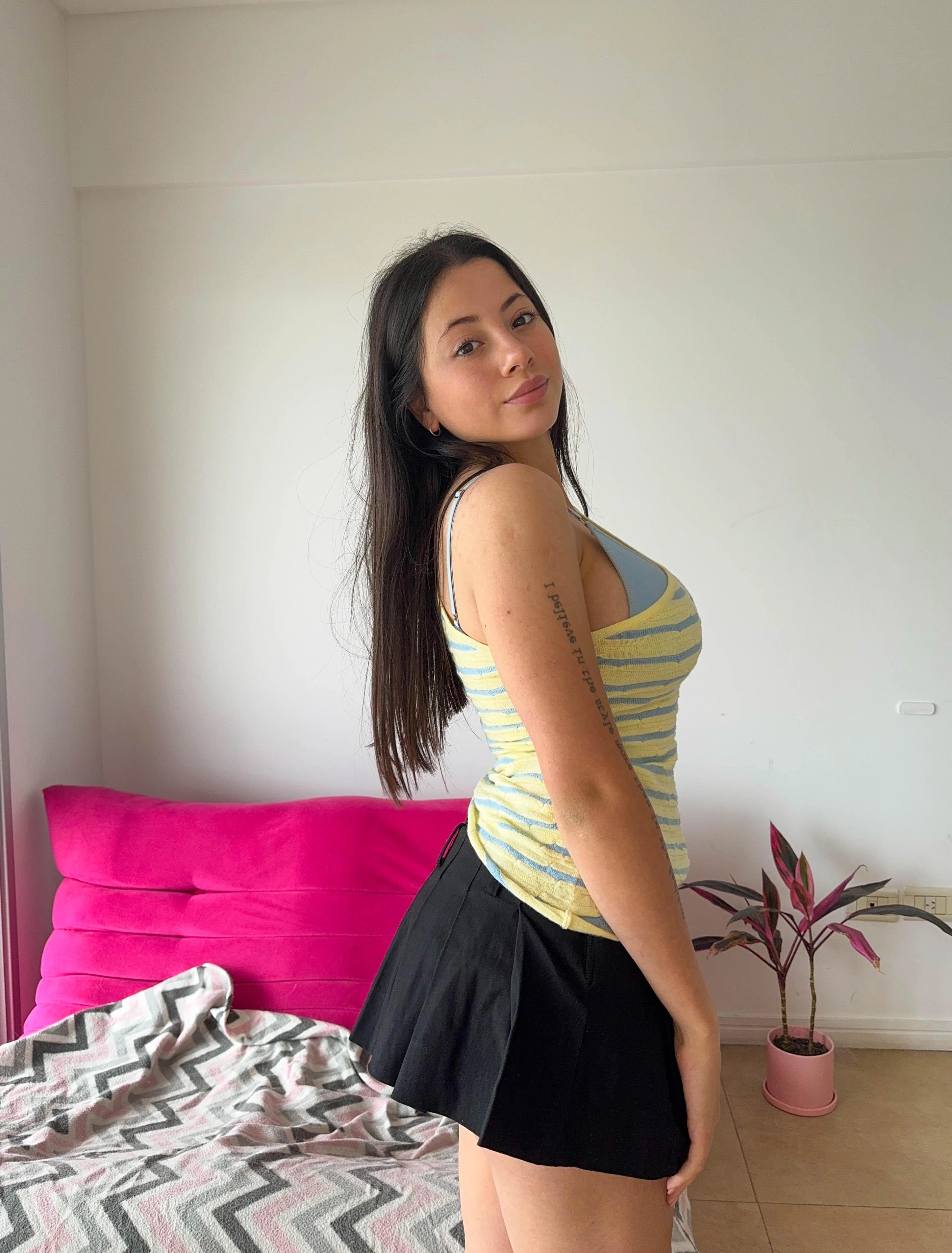 Am I pretty enough to date picture 1 of 1