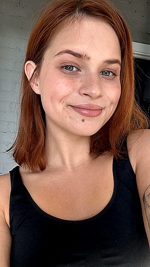 No makeup today! Do I look beauty? 🥰'