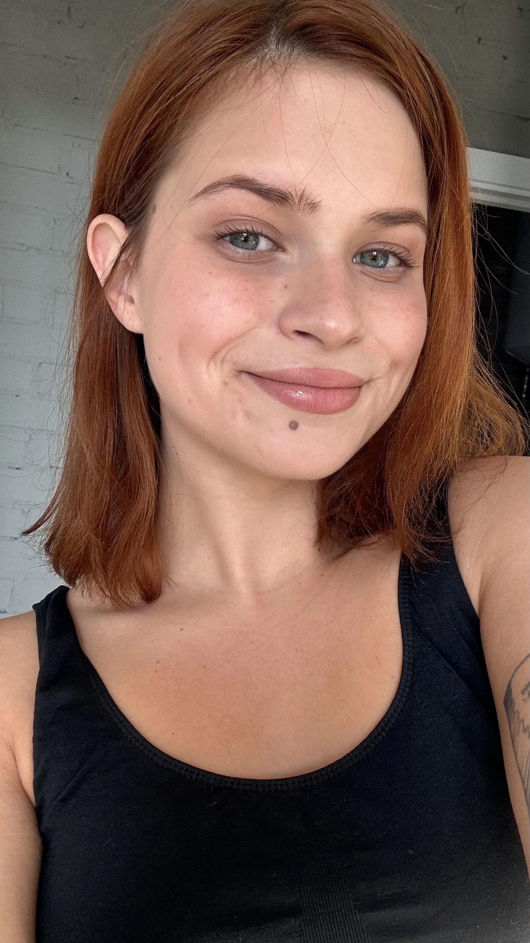No makeup today! Do I look beauty? 🥰 picture 1 of 1