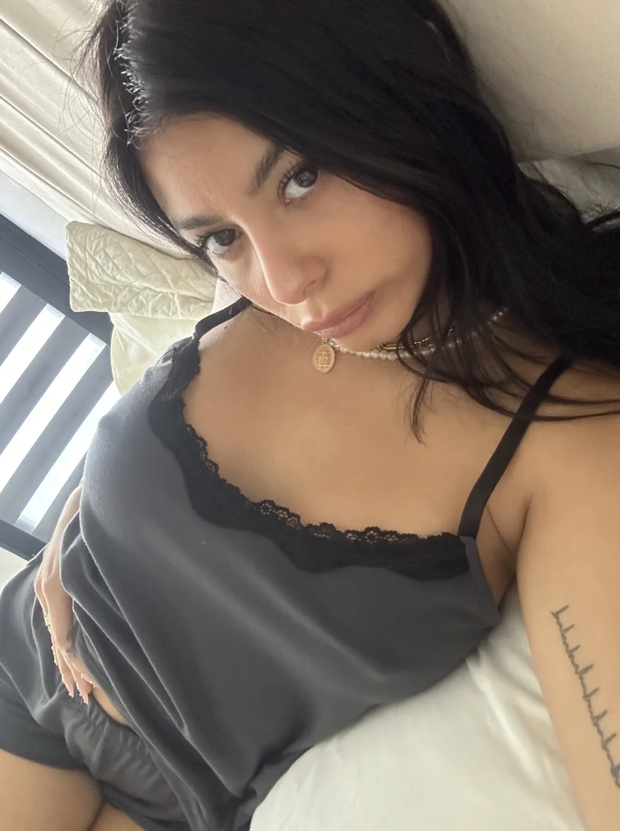 Be honest, am i hot? F23 picture 1 of 1