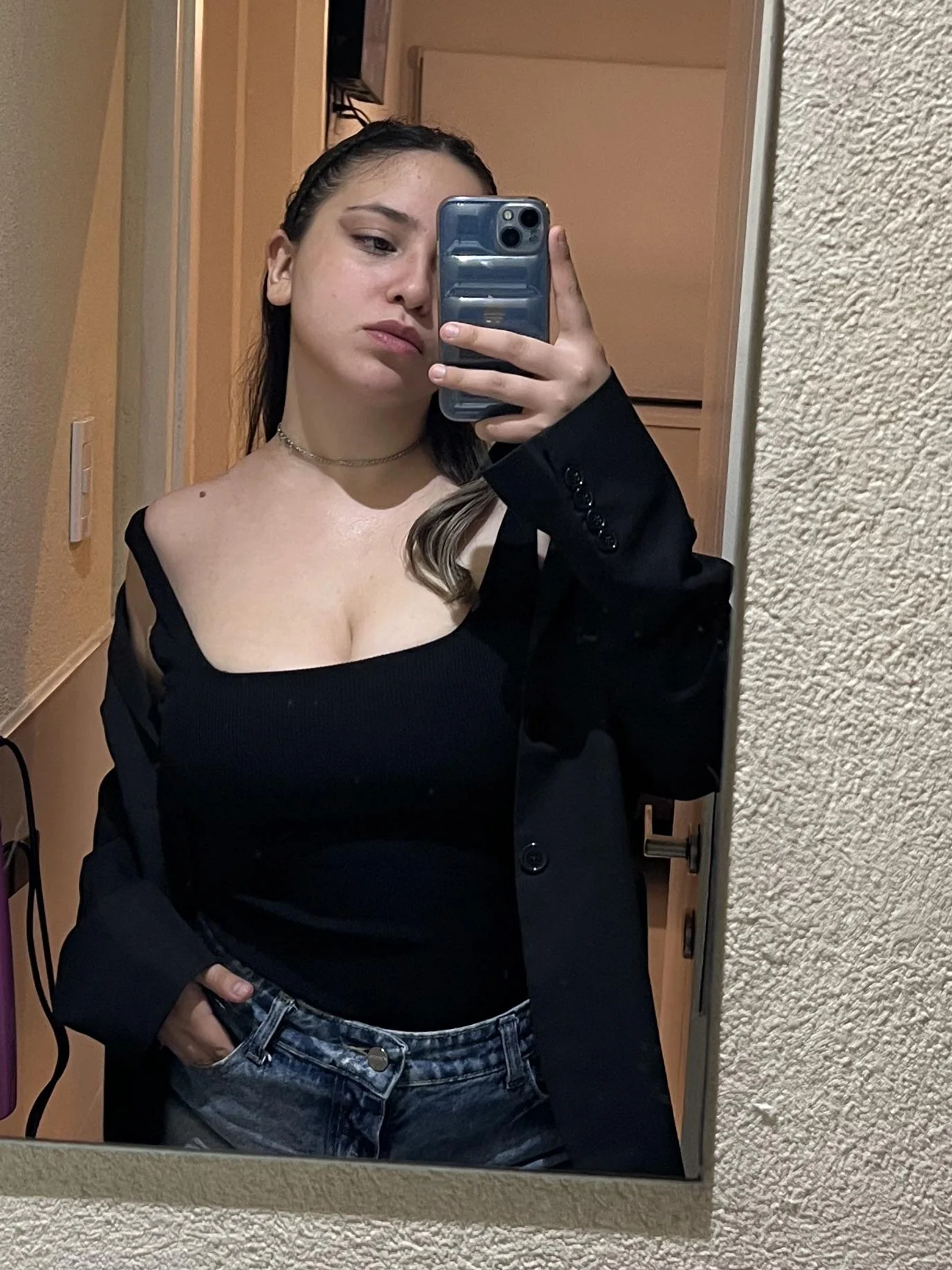 A photo in the mirror before going to dinner 🥰 picture 1 of 1