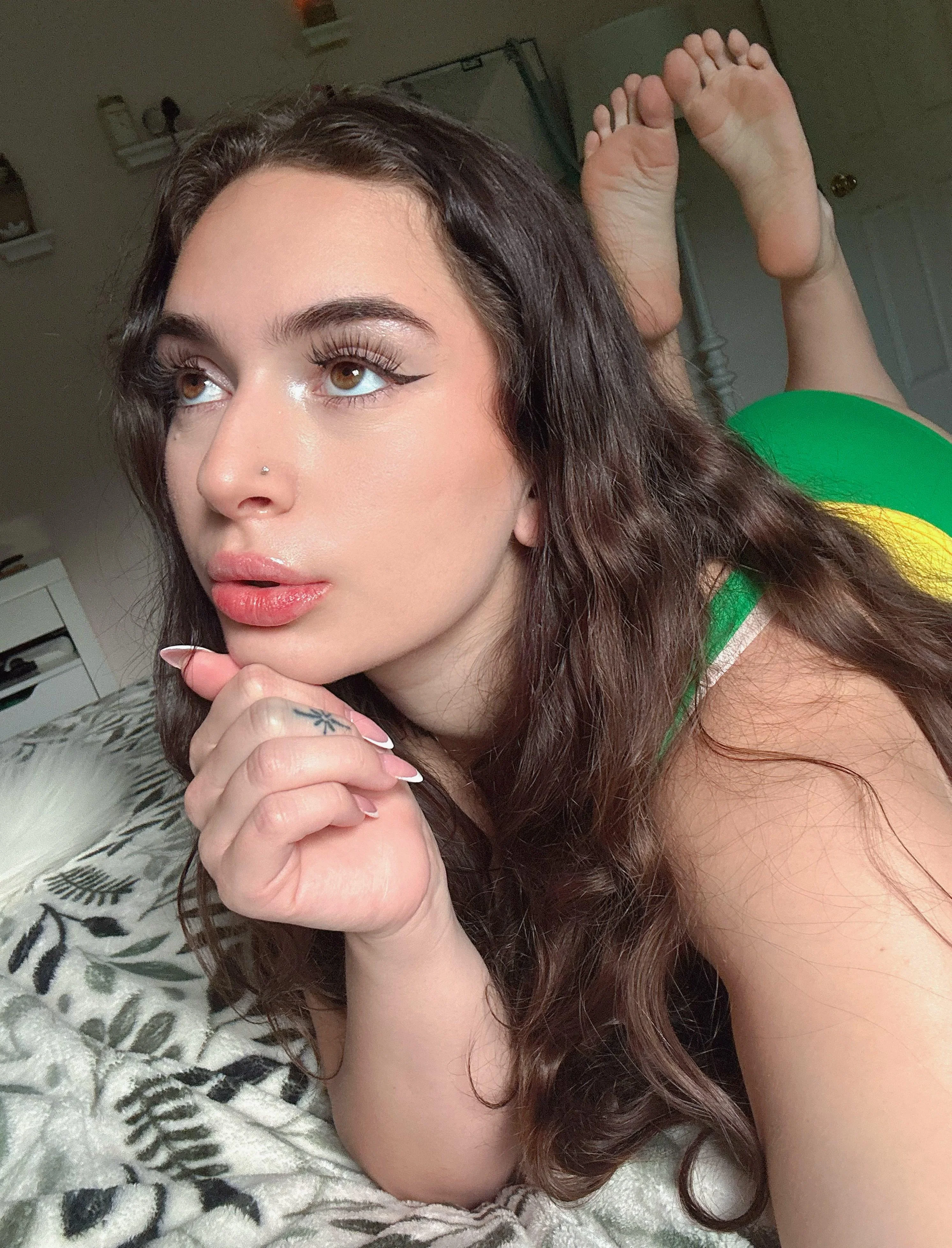 I'm thinking if you consider me as beautiful? picture 1 of 1